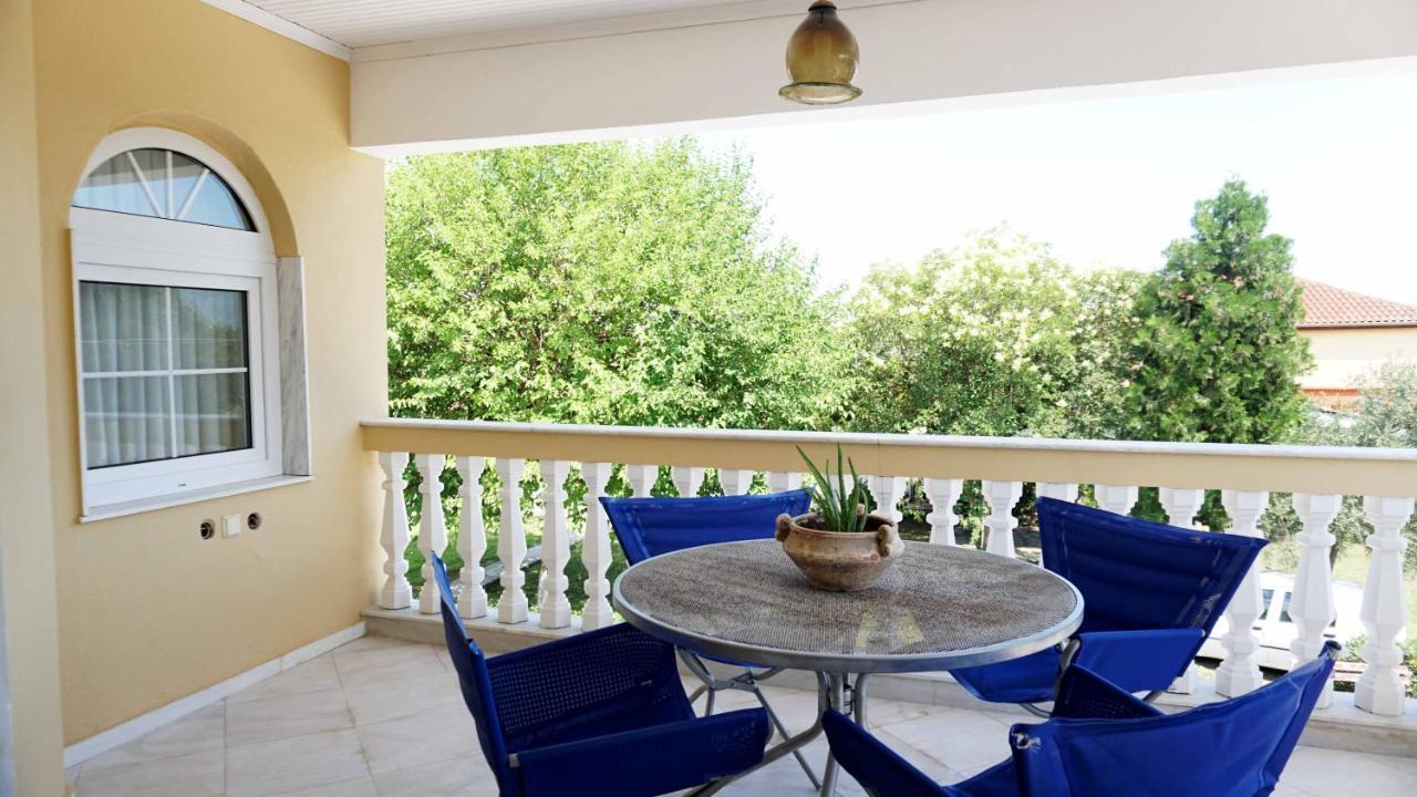 Villa Karras Vrasná 외부 사진