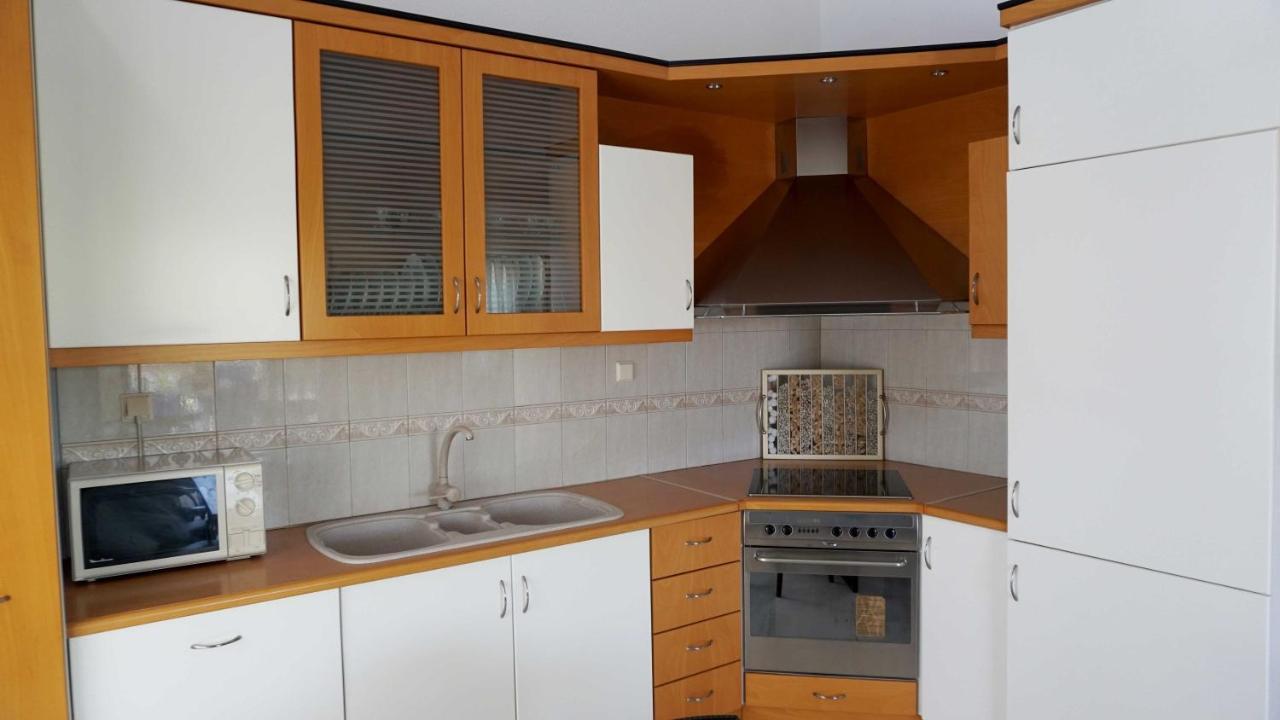 Villa Karras Vrasná 외부 사진