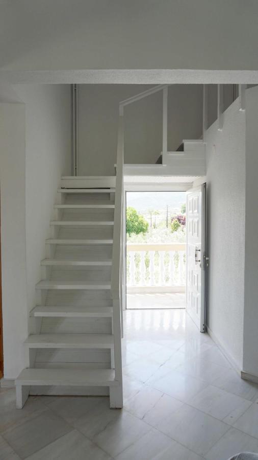Villa Karras Vrasná 외부 사진